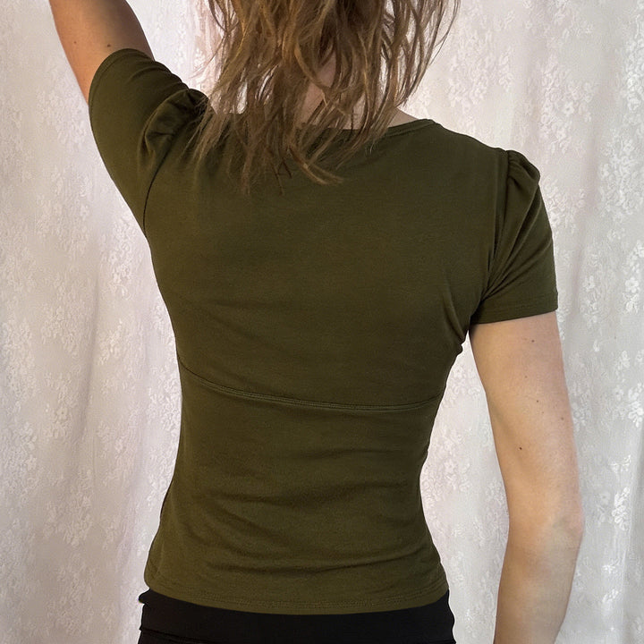Damen T-Shirt mit floralem Stickmuster und Knopfleiste Drune