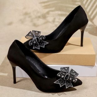Damen Spitz zulaufende Samt‑Pumps mit schmalem Stiletto, dekorativer Schleifen‑Applikation und Komfortinnensohle Drune
