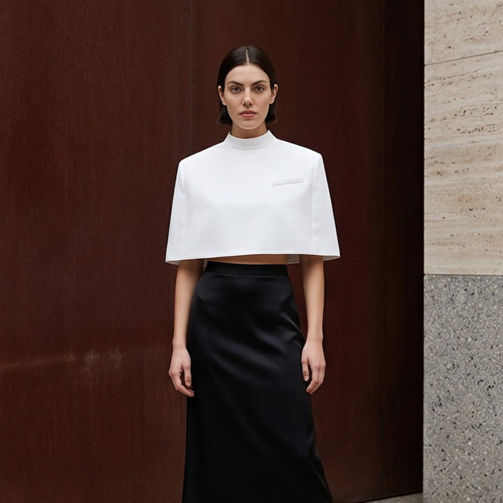 Damen Kurzgeschnittenes sculpturales Cape-Top mit Stehkragen Drune