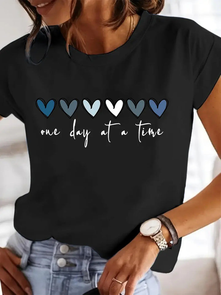 Damen Casual Grafik T-Shirt mit Herzdesign und inspirierendem Zitat Drune