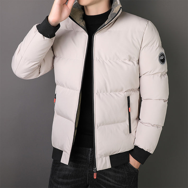 Herren Kurz geschnittene wattierte Steppjacke mit Camouflage-Innenfutter, gerippten Bündchen und Reißverschlusstaschen Drune