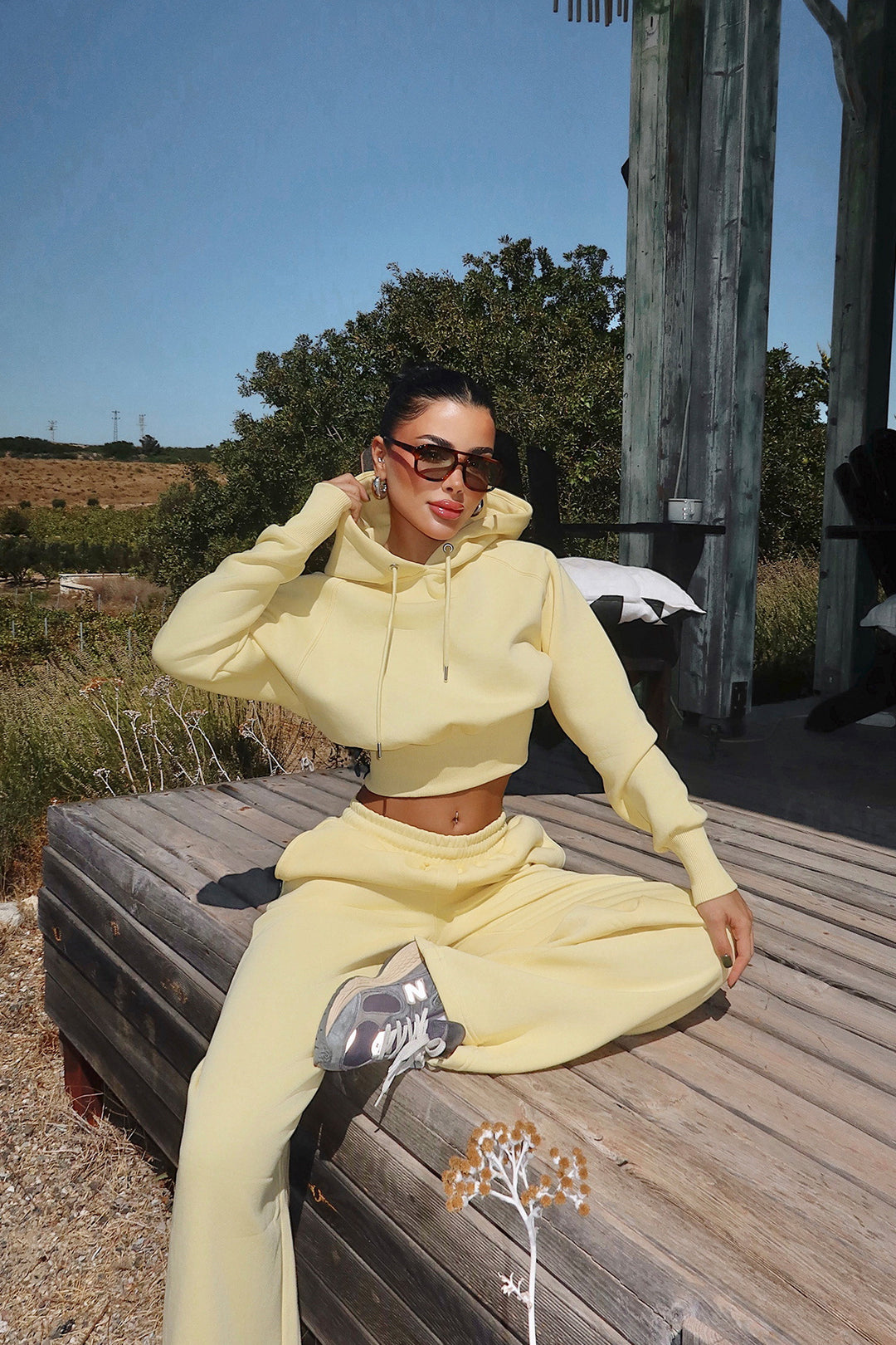 Damen cropped Hoodie und weite Jogginghose im lässigen Design Drune