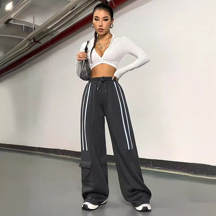 Damen weite Sporthose im urbanen Streetwear-Stil mit elastischem Bund und praktischen Taschen Drune