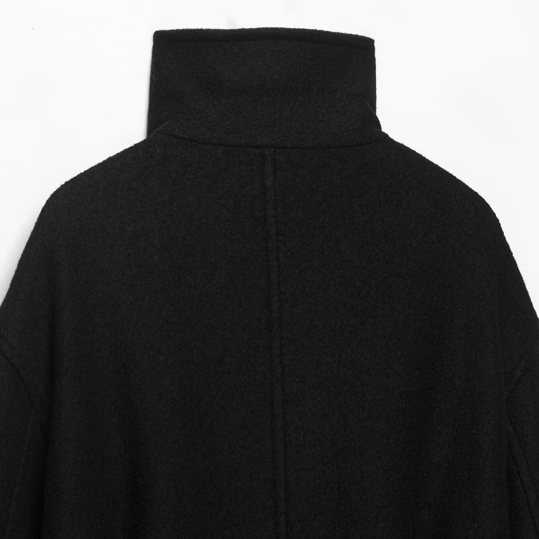 Damen Kurze Duffle-Capejacke mit Stehkragen, Knebelverschlüssen und Taillengürtel Drune