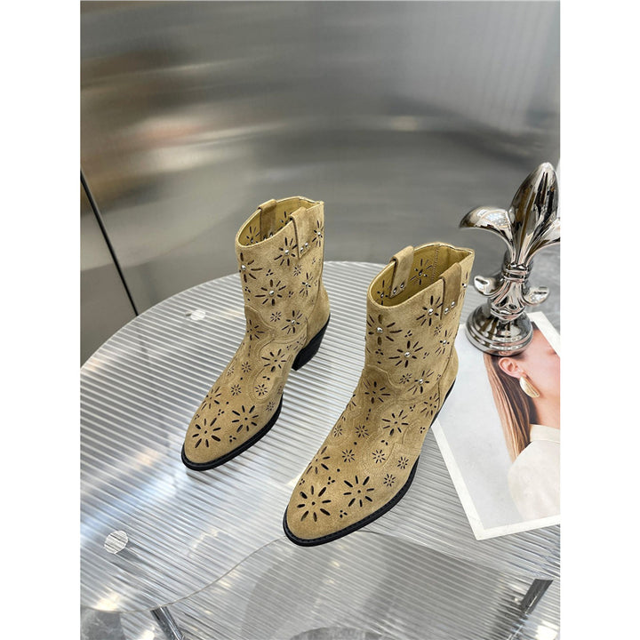 Damen Western‑Stiefeletten aus Wildleder mit Laser‑Cut Blumenmuster und mittelhohem Blockabsatz Drune
