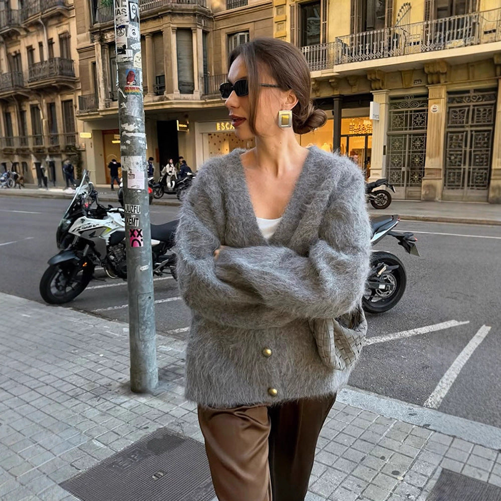 Damen Flauschige Mohair‑Optik Oversize‑Strickjacke mit V‑Ausschnitt und goldenen Zierknöpfen Drune