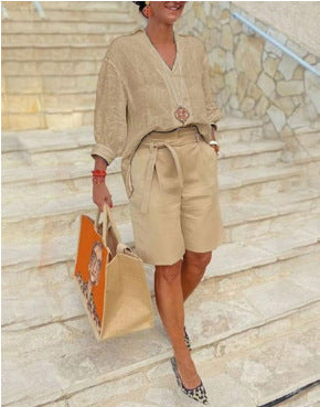 Damen lässiges Sommer-Outfit mit weitem Oberteil und Shorts Drune