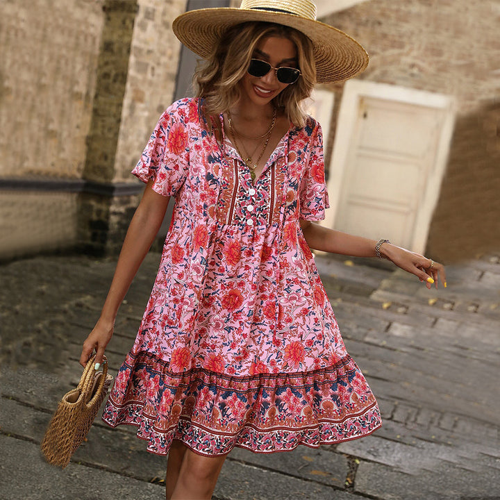 Damen Sommerliches Blumenkleid mit verspieltem Rüschensaum und Knopfdetail Drune