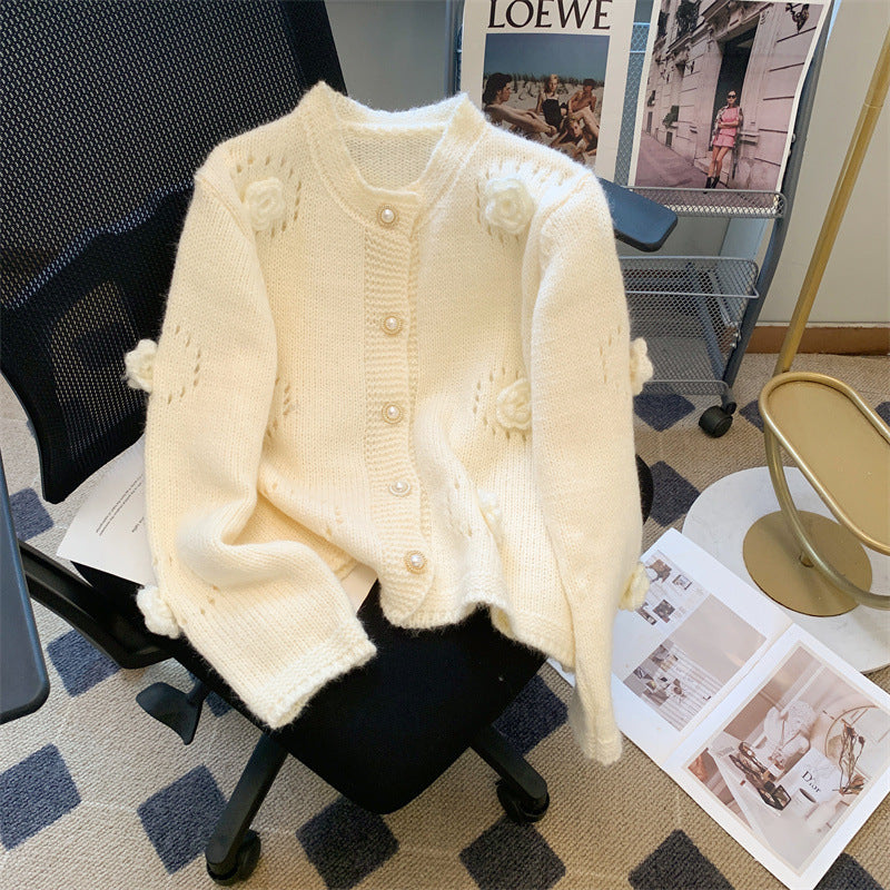 Damen Strickjacke mit eleganten Rosenapplikationen und Knopfverschluss Drune