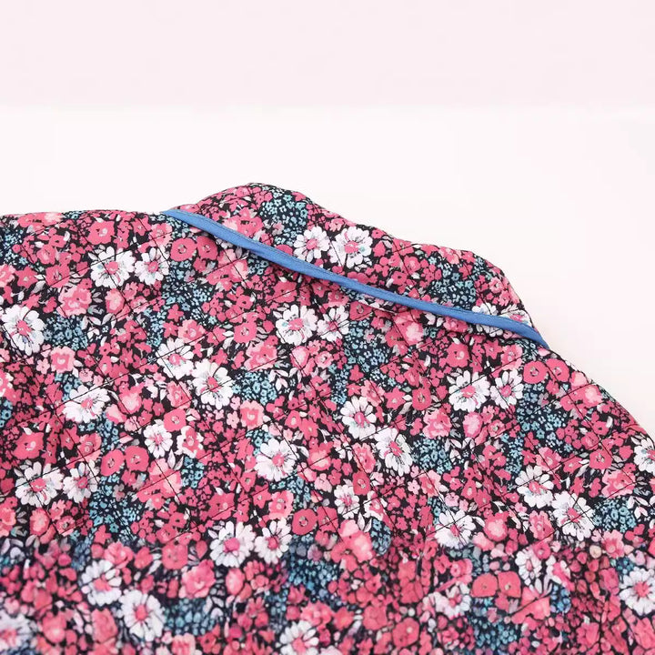 Damen nan gesteppte Kurzjacke mit floralem Microprint, Rundkragen, kontrastpaspel und aufgesetzten Taschen Drune