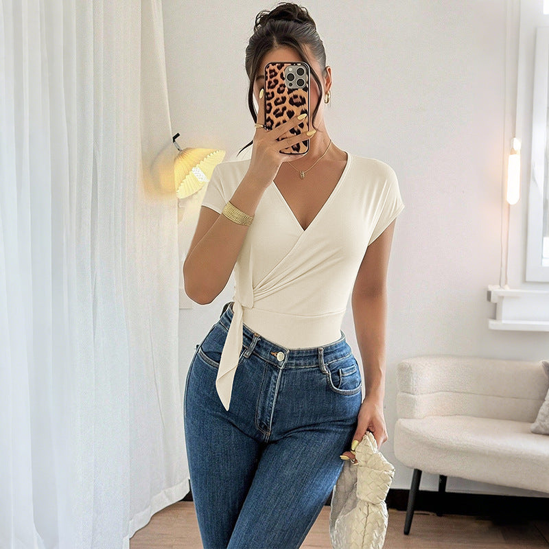 Damen Wickel-Body mit kurzem Arm, tailliertem Band und V-Ausschnitt Drune