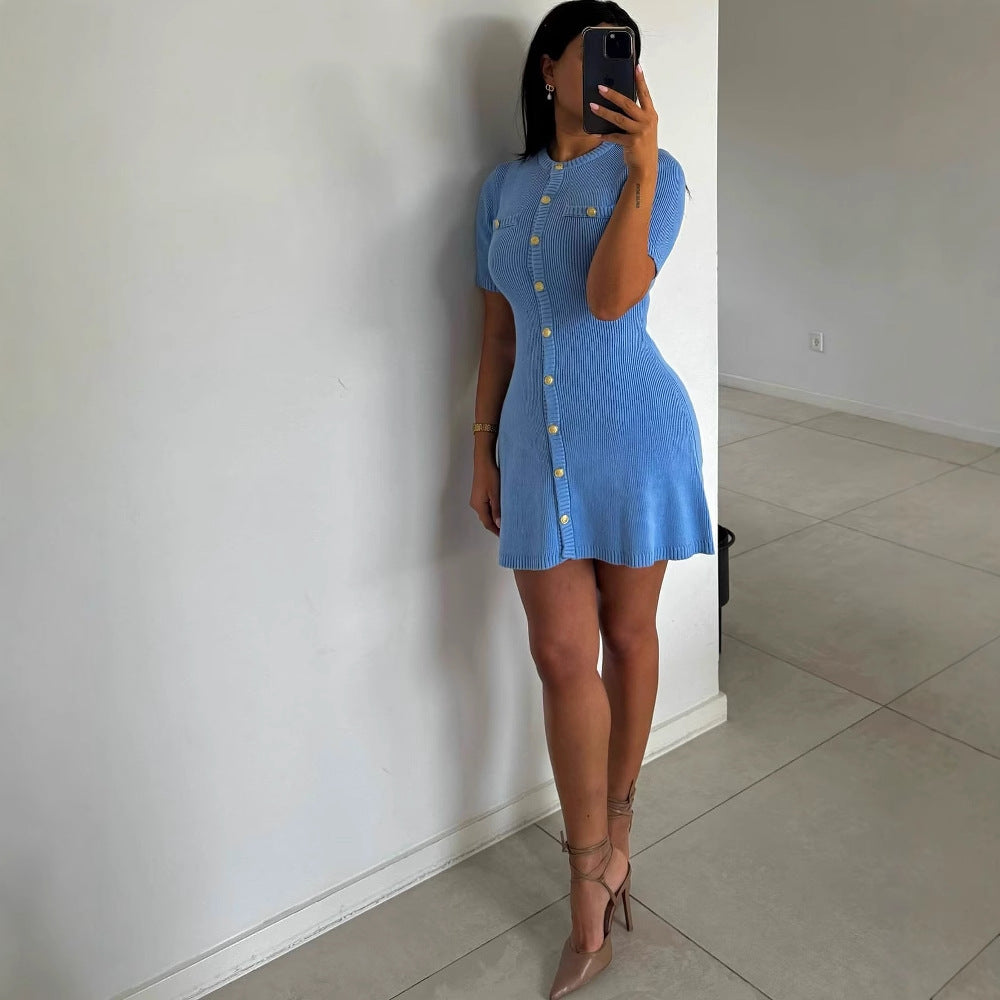 Damen Strickkleid mit kurzen Ärmeln und Knopfleiste Drune