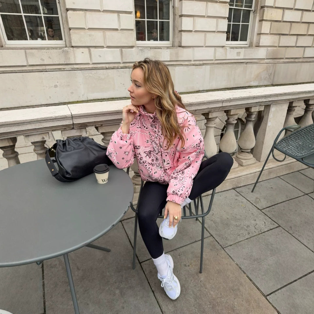 Damen Bedruckte Kapuzen-Übergangsjacke mit Bandana‑Print und Kängurutasche Drune