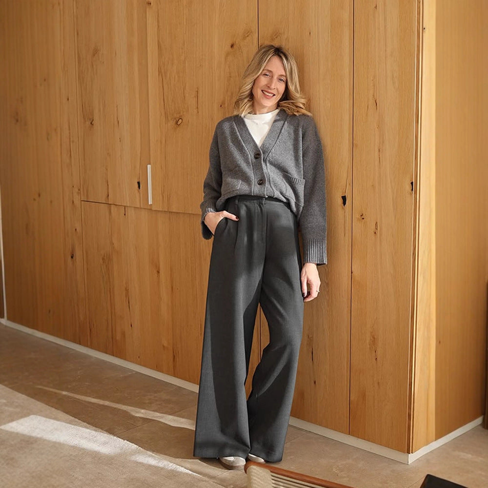 Damen Boxy Strickjacke mit V-Ausschnitt, aufgesetzten Taschen und Hornknöpfen Drune