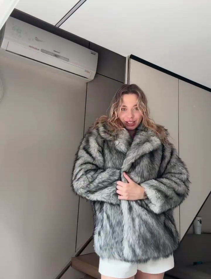 Damen Kurzer luxuriöser Kunstpelzmantel mit voluminösem Schalkragen und Boxy‑Silhouette Drune