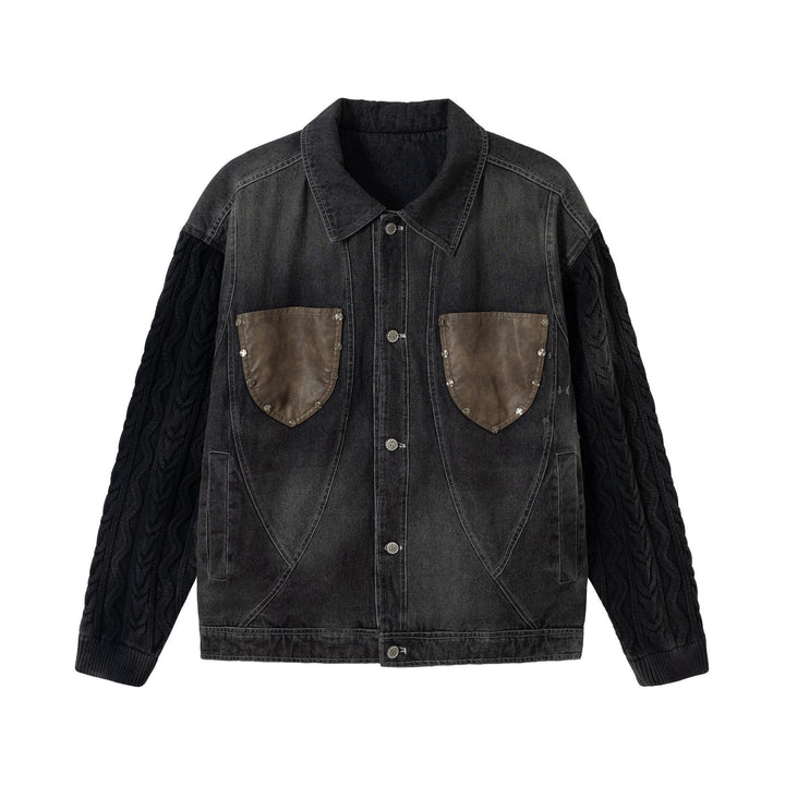 Herren Jeansjacke mit aufgesetzten Lederbrusttaschen und Zopfmusterstrickärmeln Drune