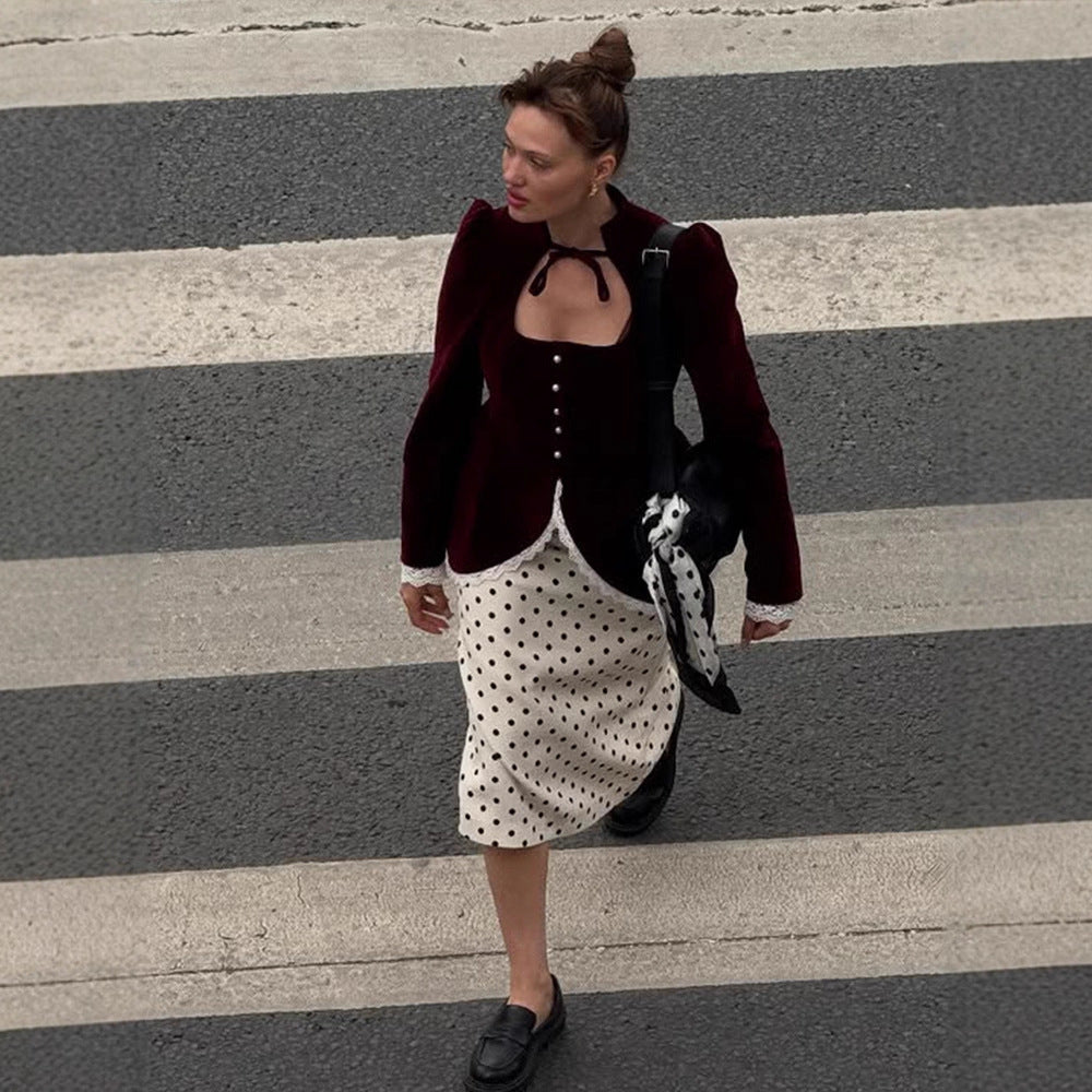 Damen tailliertes Samt‑Blazerkleid mit Herzausschnitt, Perlenknöpfen und Spitzenbesatz Drune