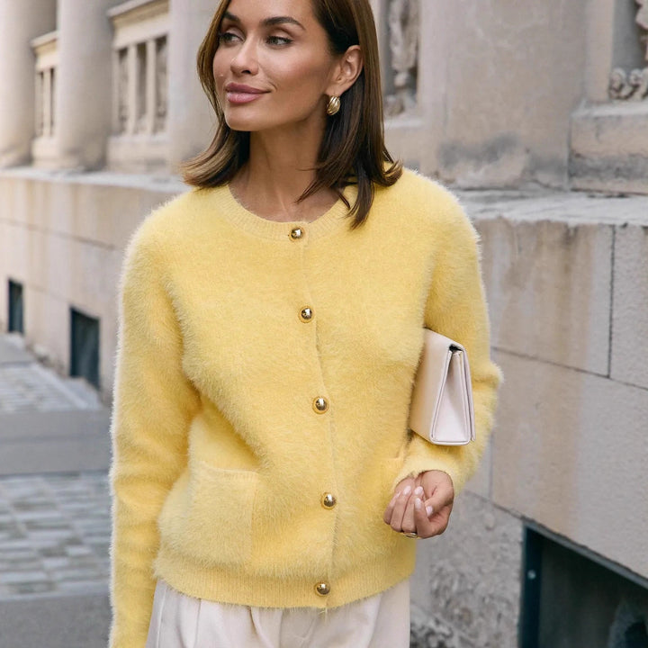Damen Flauschige Strickjacke mit goldenen Knöpfen Drune
