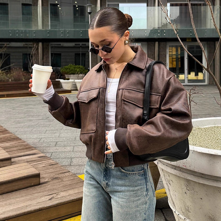 Damen Cropped Bomberjacke im Vintage-Lederlook mit großen Pattentaschen Drune