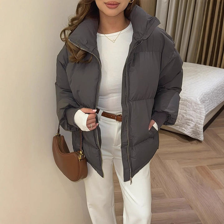 Damen Kurze taillierte Pufferjacke mit Rippbündchen und hohem Stehkragen Drune