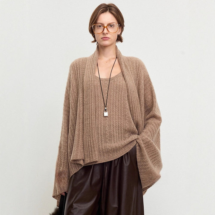 Damen luftiger Strickponcho aus feiner Wolle Drune