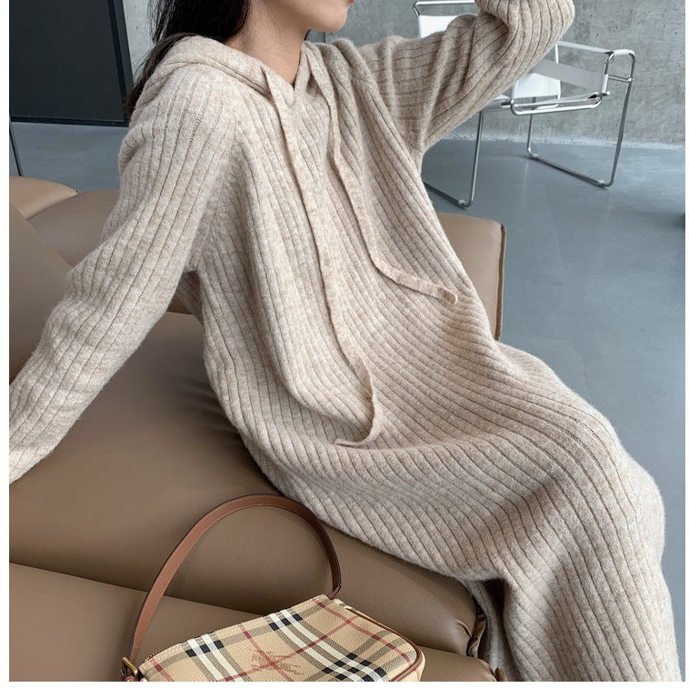 Damen längerer Strickpullover mit Kapuze und feiner Rippstruktur Drune