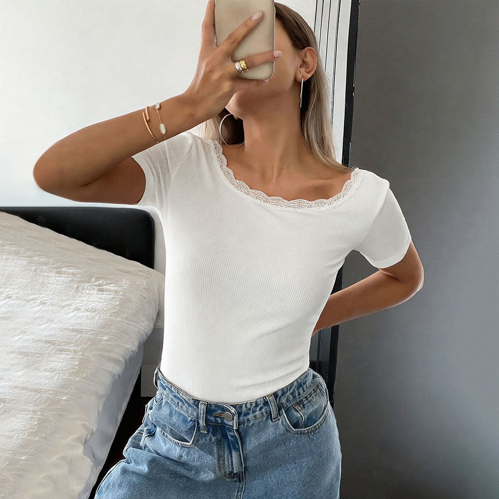Damen geripptes Kurzarmshirt mit Spitzen-Bootsausschnitt und figurbetonter Stretch-Passform Drune