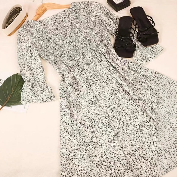 Damen nan lockerfallendes Babydoll-Midikleid mit geraffter Unterbrust, überschnittenen Dreiviertelärmeln und feinem Blumenprint Drune