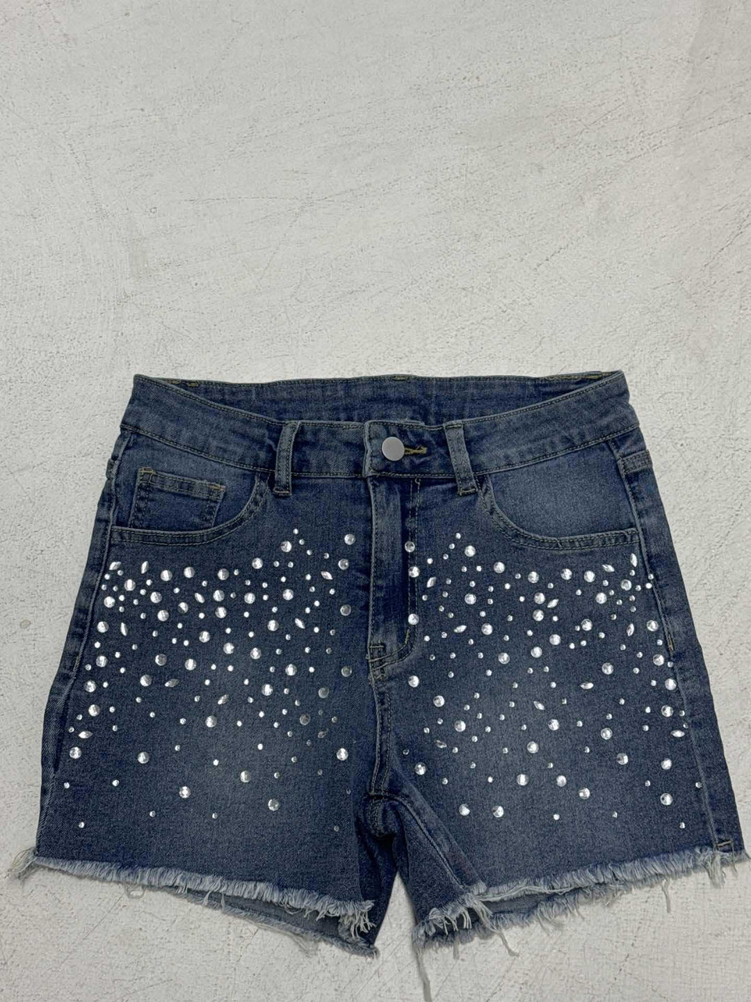 Damen Jeansshorts mit glitzernden Applikationen und fransigem Saum Drune
