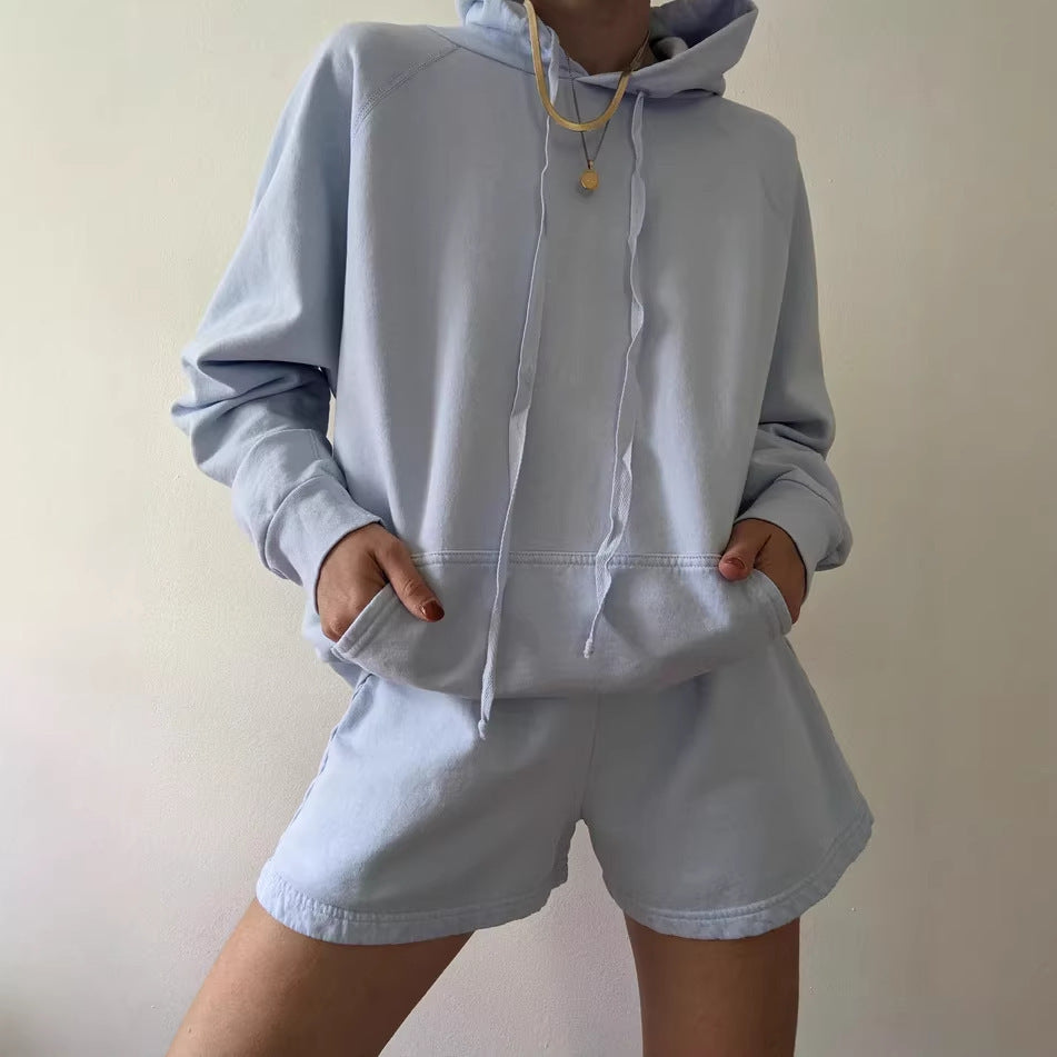 Damen lässiges Kapuzenoberteil und Shorts Set mit praktischen Taschen