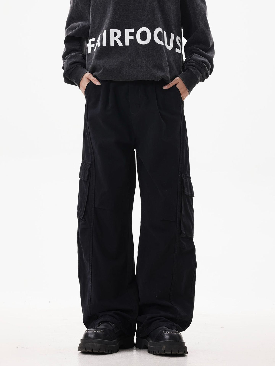 Herren Utility-Cargohose im Oversize-Twill mit tiefem Schritt und aufgesetzten Pattentaschen Drune