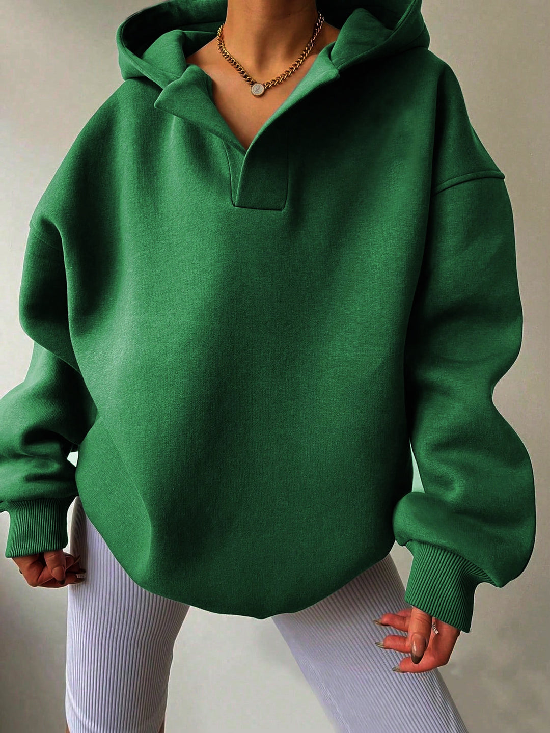 Damen Oversize-Kapuzenpullover aus schwerem Sweatstoff mit V‑Ausschnitt‑Detail und langen Rippbündchen Drune