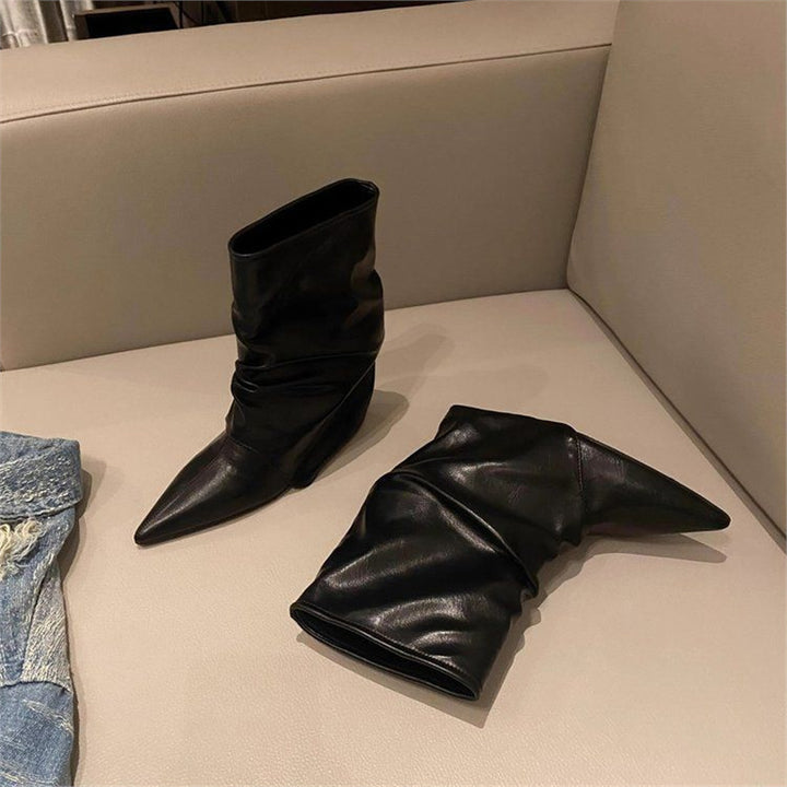 Damen Schlupf-Stiefelette mit gerafftem Schaft und eleganter Spitzkappe Drune