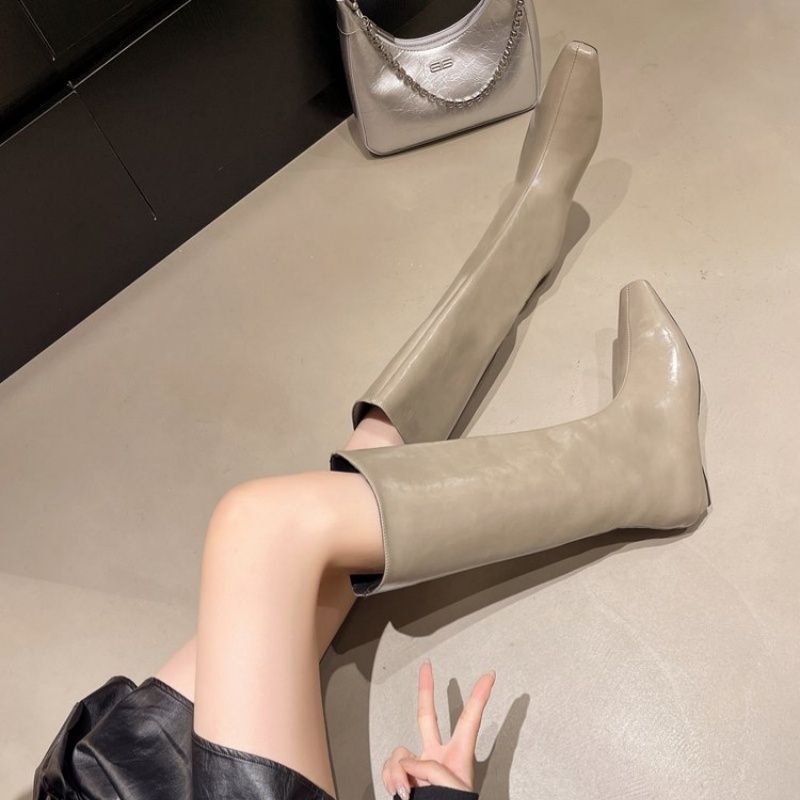 Damen Midi‑Stiefeletten mit spitzer Zehenform, Veloursleder‑Optik und schlankem Keilabsatz Drune