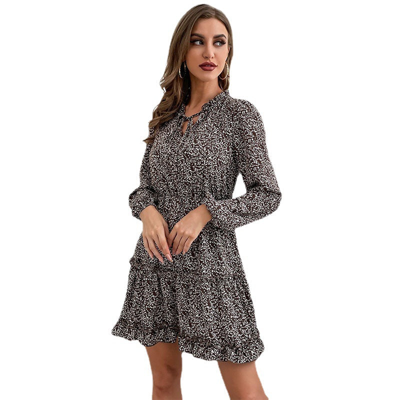 Damen Georgette-Stufenkleid mit Rüschenkragen, V-Ausschnitt und taillierter Silhouette Drune