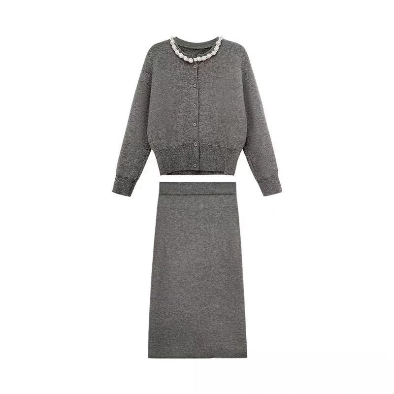 Damen Strickensemble mit detailverzierter Jacke und plissiertem Rock Drune