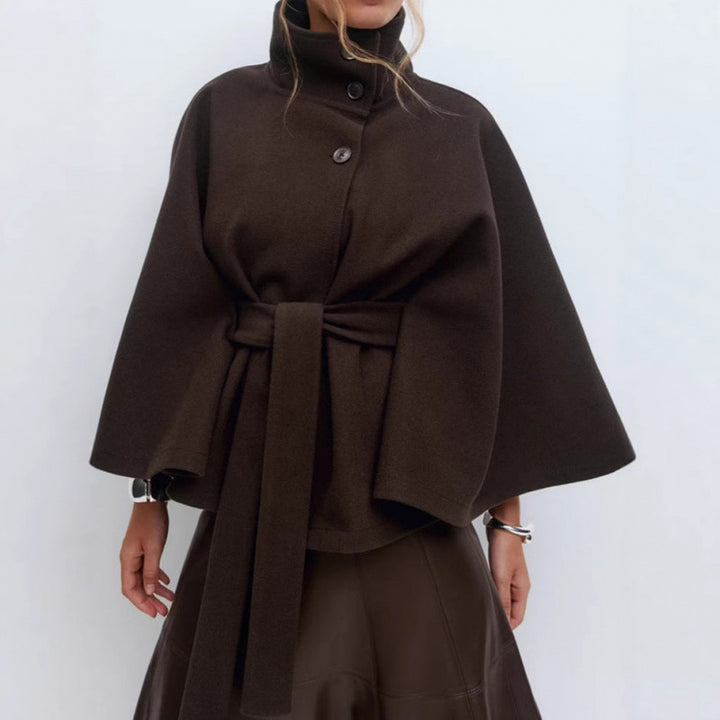 Damen Wollmantel im Cape‑Stil mit Stehkragen und Taillengürtel Drune