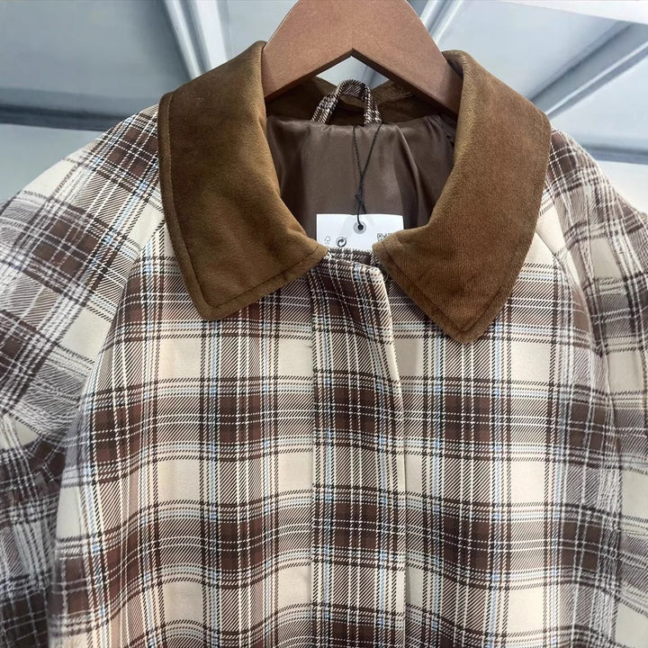 Damen nan karierte Übergangsjacke mit kontrastierendem Samtkragen, verdeckter Frontleiste und Eingrifftaschen Drune