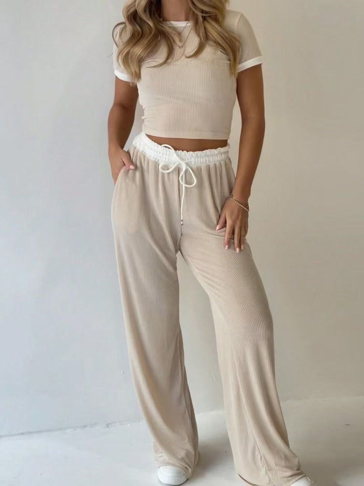 Damen lässiges zwei-teiliges Freizeit-Set mit cropped T-Shirt und weiten Hose Drune
