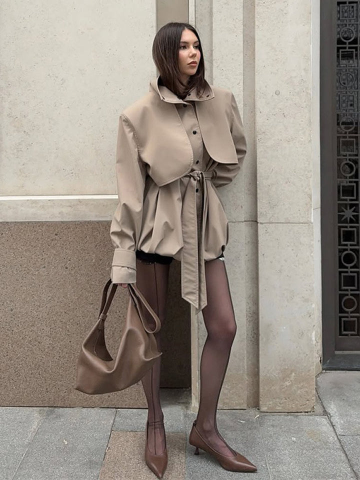 Damen Sculpturaler Boxy-Blouson mit hohem Stehkragen und gerafftem Volumenbund Drune