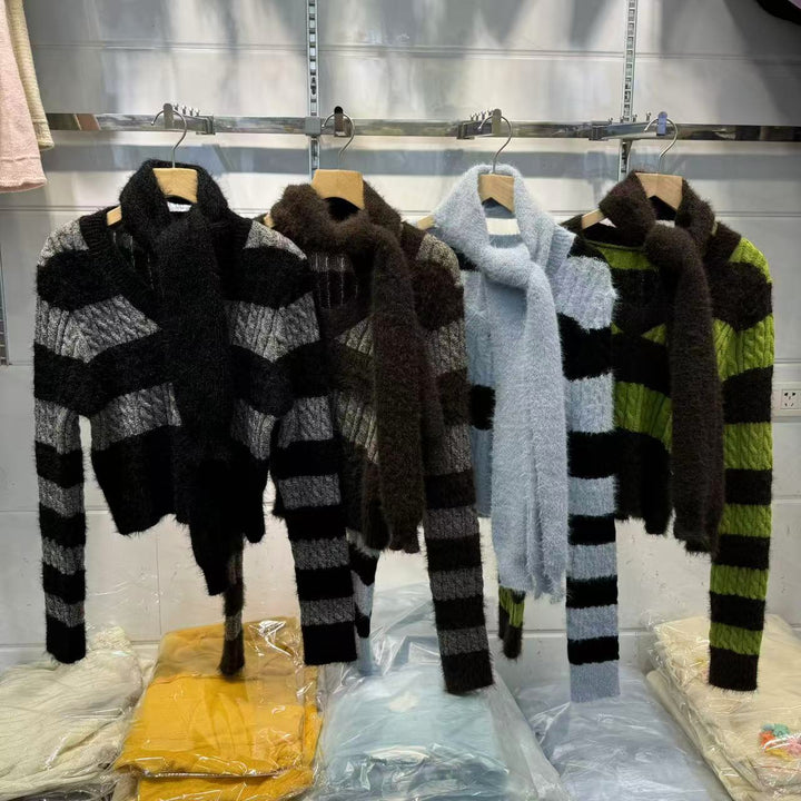 Damen weicher V-Pullover mit gestreiftem Design und dazugehörigem Schal Drune