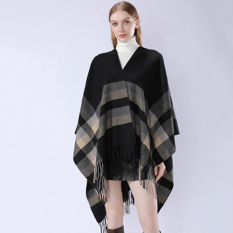 Damen Wollmix-Capeponcho im Oversize-Kimono mit Karomuster und Fransensaum Drune