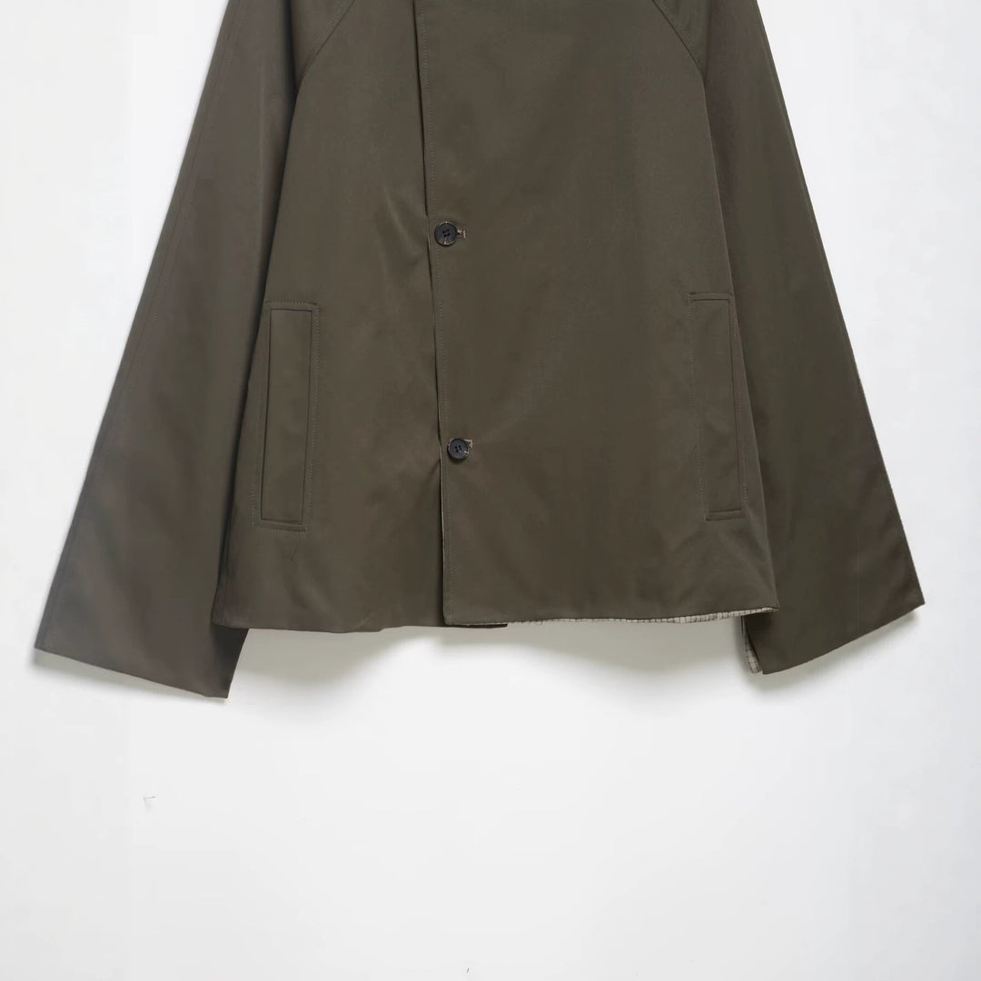 Herren Kurze wasserabweisende Übergangsjacke mit hohem Stehkragen, asymmetrischer Knopfleiste und Raglanärmeln Drune