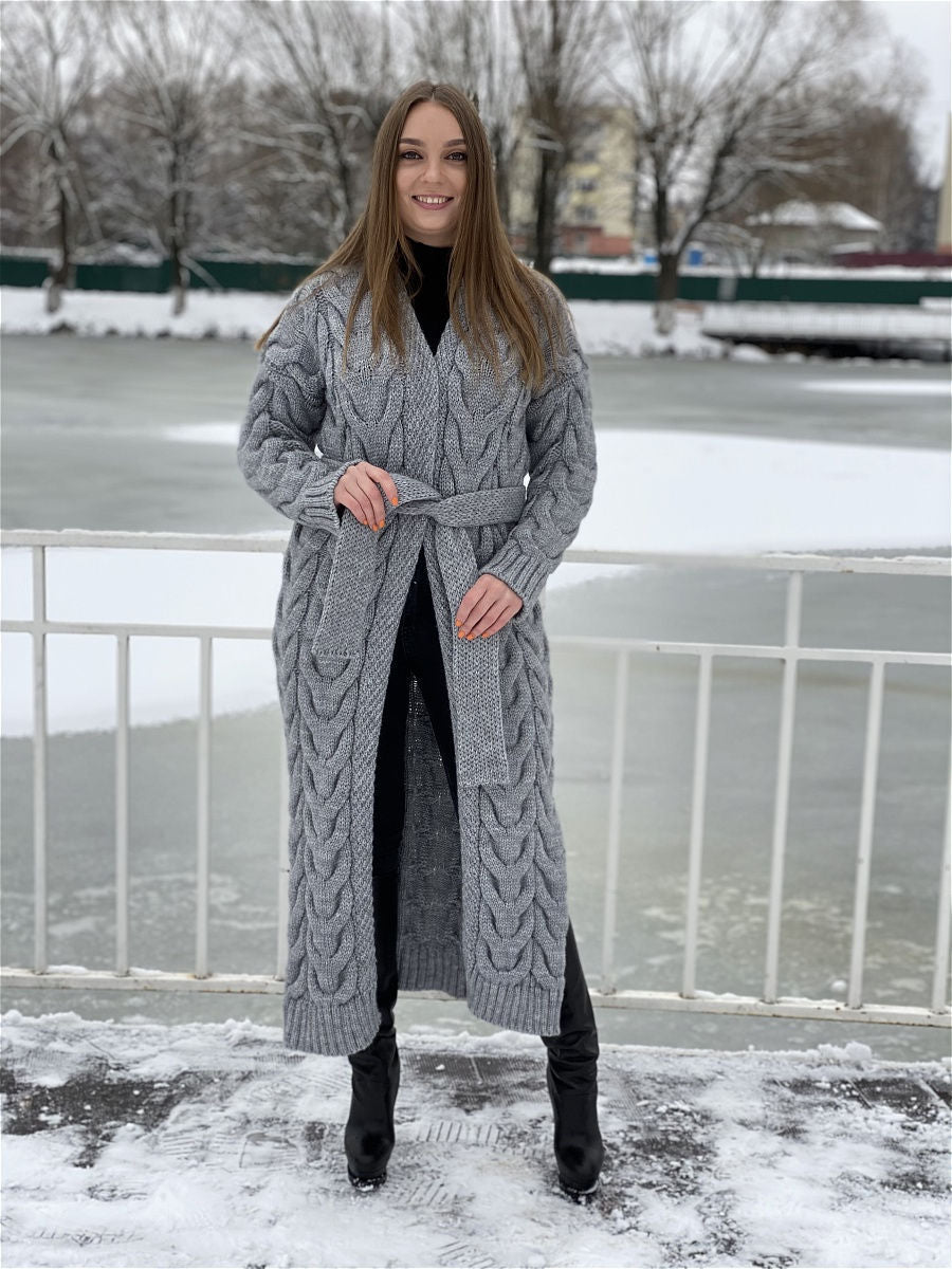 Damen Grobstrick-Mantel mit markantem Zopfdesign und offenem Schnitt Drune