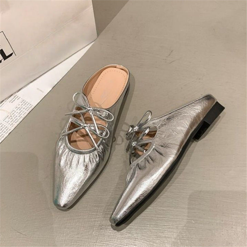 Damen Spitz zulaufende Metallic-Mules mit gerafftem Vorderblatt und Zierband‑Schnürung Drune