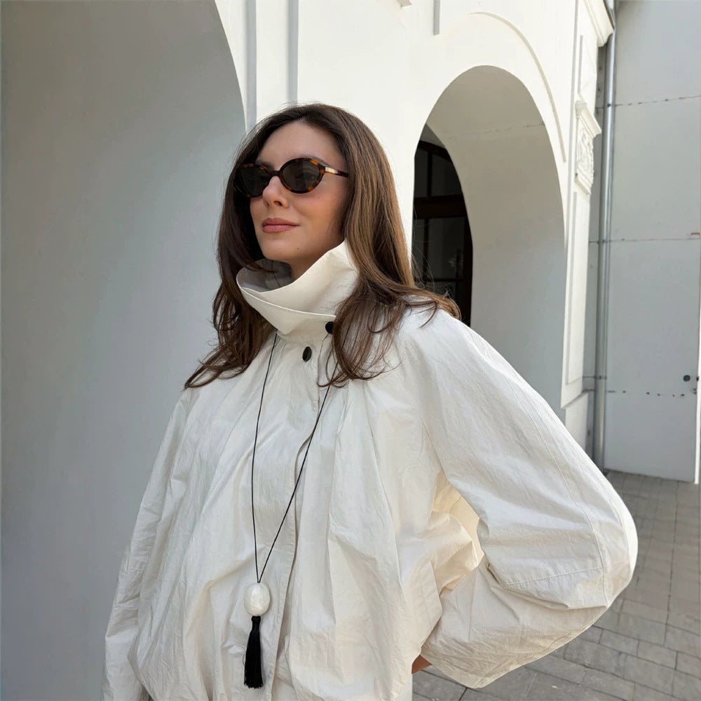 Damen Kurzjacke mit hohem Stehkragen, geraffter Schulterpartie und elastischem Saum Drune