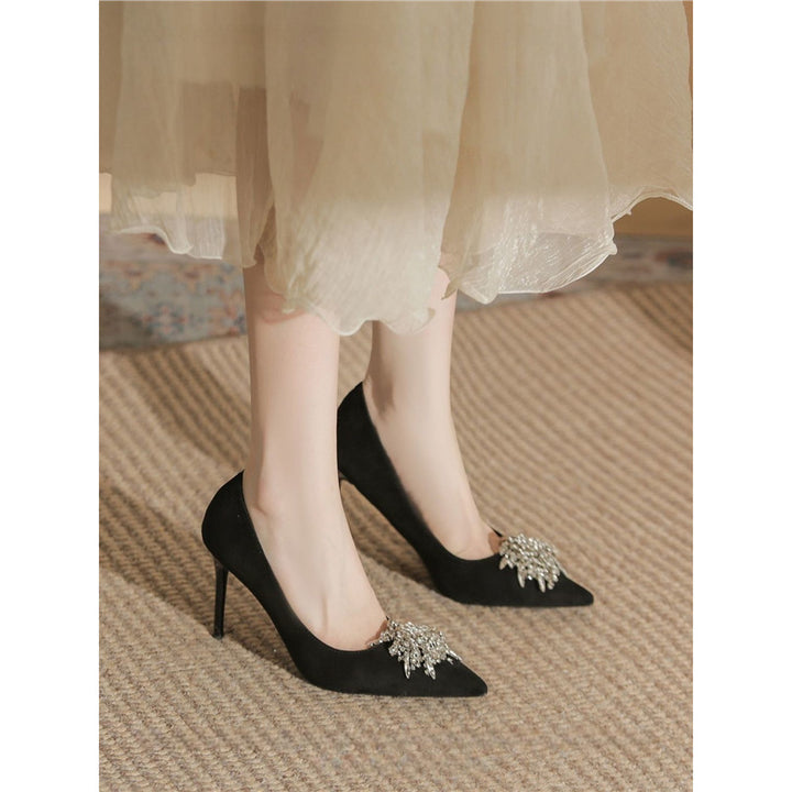 Damen spitz zulaufende Samt‑Pumps mit hohem Stiletto und Kristallbrosche Drune