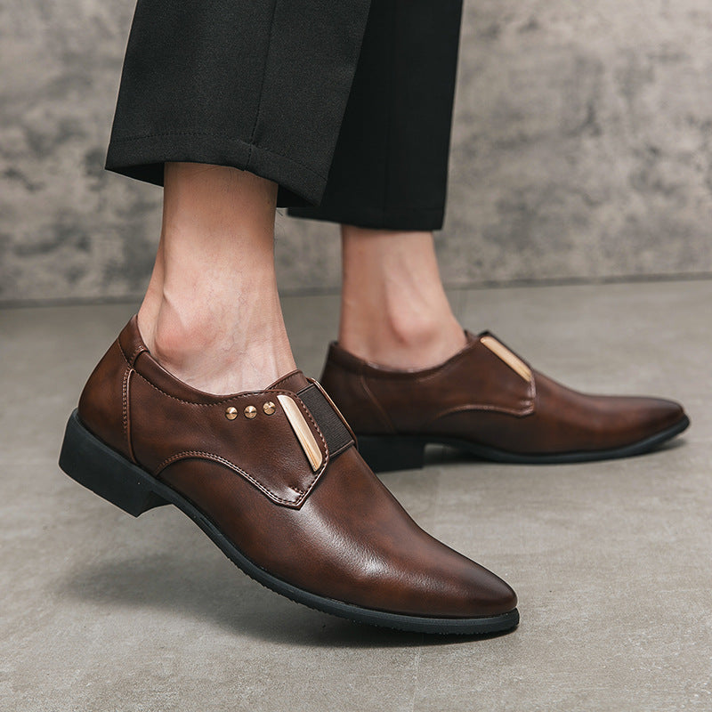 Herren elegante spitze Slip-On Business-Halbschuhe mit elastischer Gummilasche und dekorativen Metallapplikationen Drune