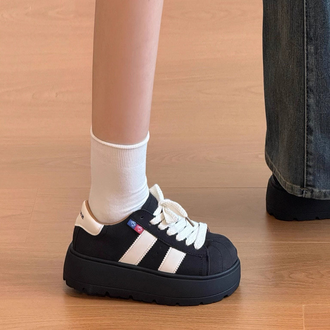 Damen Sportliche Sneaker mit robustem Wildleder-Obermaterial und stylisher Plateausohle Drune