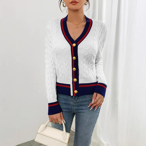 Damen Strickjacke mit klassischen Zopfmuster und kontrastierenden Akzenten Drune